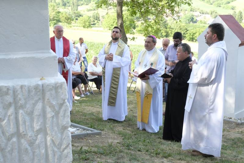 2021.06.30_Gödre felújított kálvária (73).JPG